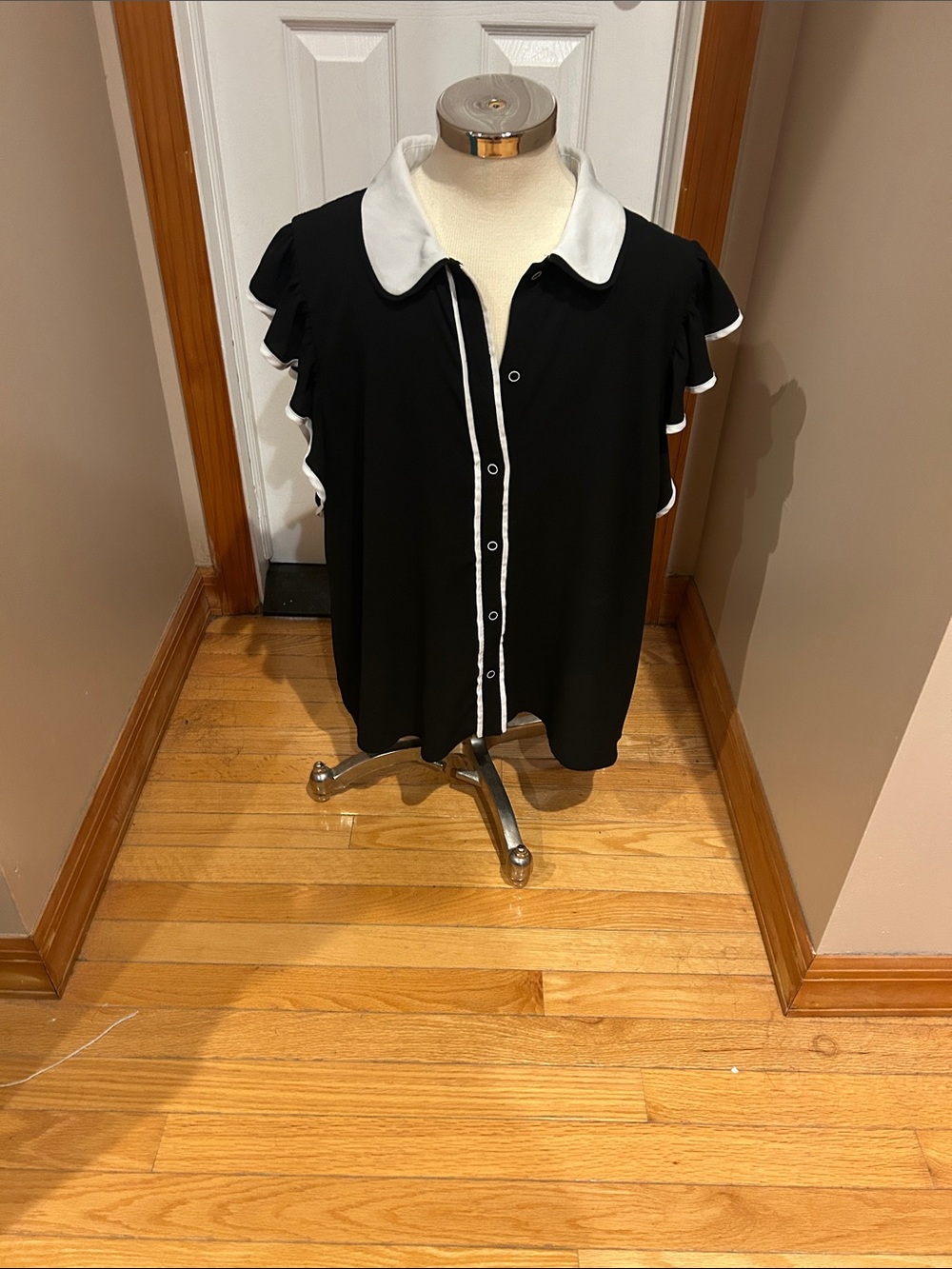 CeCe Black and White Blouse
